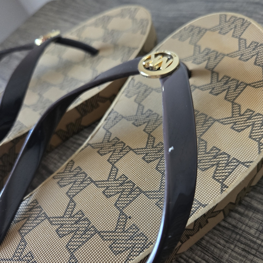Michael Kors Signature Logo Brown Flip Flops, Women's Size 10 - Picture 8 of 12